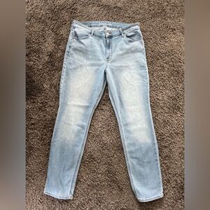 Women’s Old Navy light wash Size 14 high-rise Wow Straight